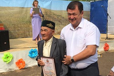 Ермек Алкулов отметил жителей поселка Корсунский 